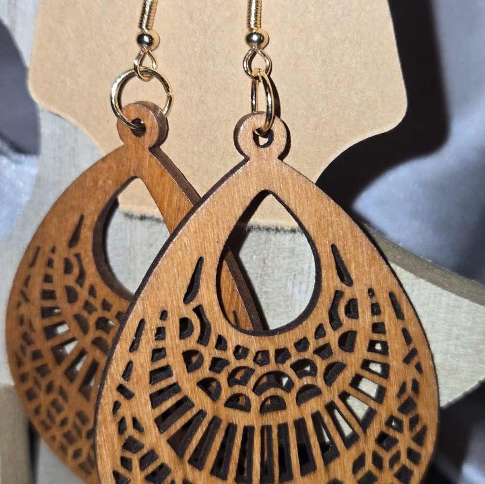Earing - Picture 6 of 13